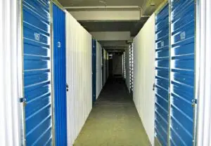 Secure storage units of various sizes in Montreal by Olympique Moving & Storage - Unité d’entreposage avec meubles et boîtes bien organisés Montreal-Mini-Self-Storage-Units